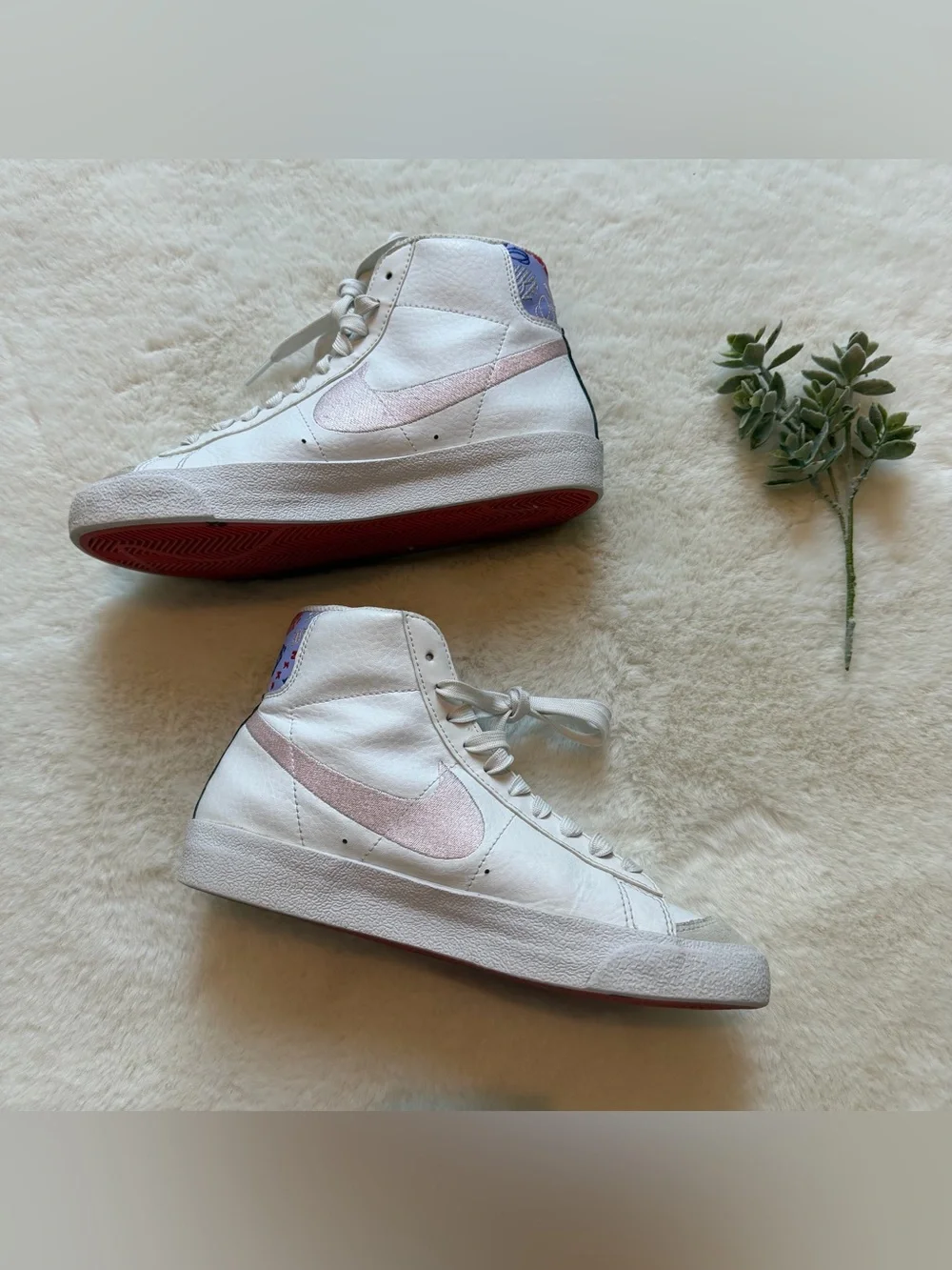 Nike | EUC - Blazer Mid ‘77 SE GS - White Magic Ember - Size 5.5 (Youth)